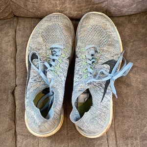 Women’s Nike tennis shoes